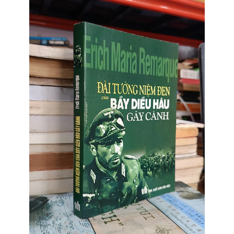 Đài tưởng niệm đen của bầy diều hâu gãy cánh - Erich Maria Remarque (Vũ Kim Thư dịch) 470051