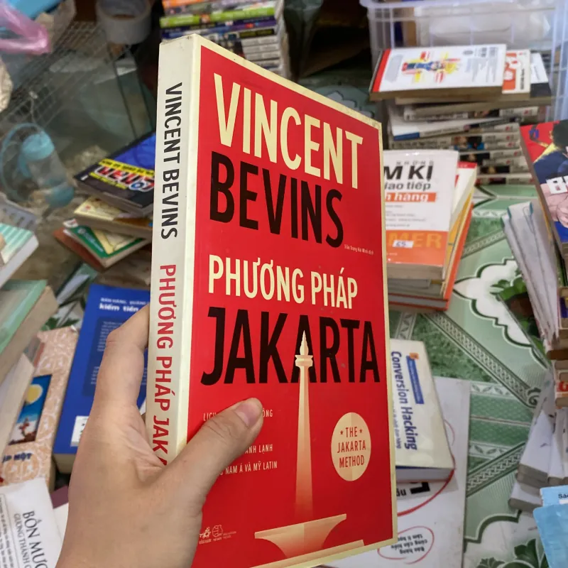 Phương pháp Jakarta" của tác giả Vincent Bevins 800484