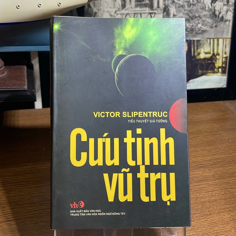 Cứu tinh vũ trụ Victor Slipentruc 502541