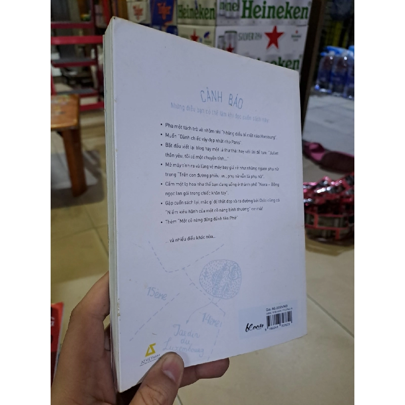 Thế giới nhỏ xinh nhu bàn tay con gái mới 90% ố nhẹ Traveling Kat 2016 HCM0308 Văn học Việt Nam 923759