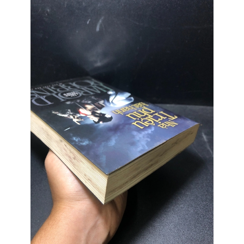 Nhà triệu phú bất hạnh 2011 Harold Robbins mới 80% ố , bẩn ( văn học ) HCM2812 912712