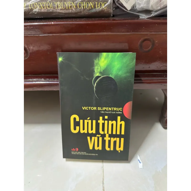 Cứu tinh vũ trụ - Victor Slipentrac (Bìa mềm) 689390
