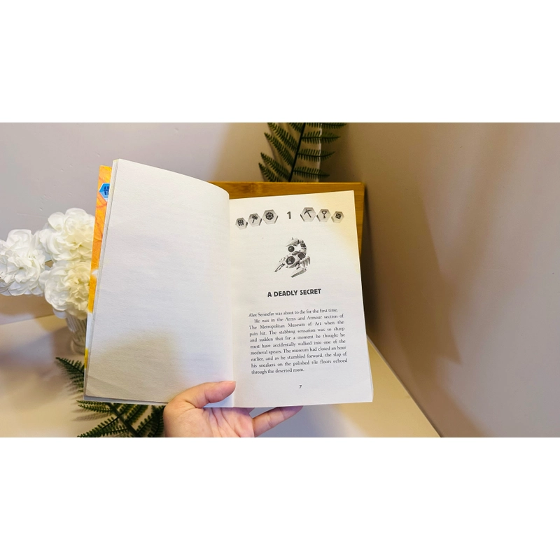[Sách tiếng Anh 2hand] Like new 90% - Tombquest: Book of the Dead - Michael Northrop 479708