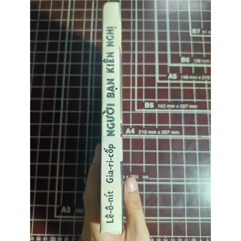 Người bạn kiên nghị - Lê-ô-nít Gia-ri-cốp 754680