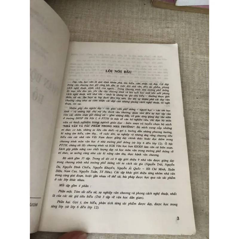 Nhà văn và tác phẩm trong nhà trường 995242