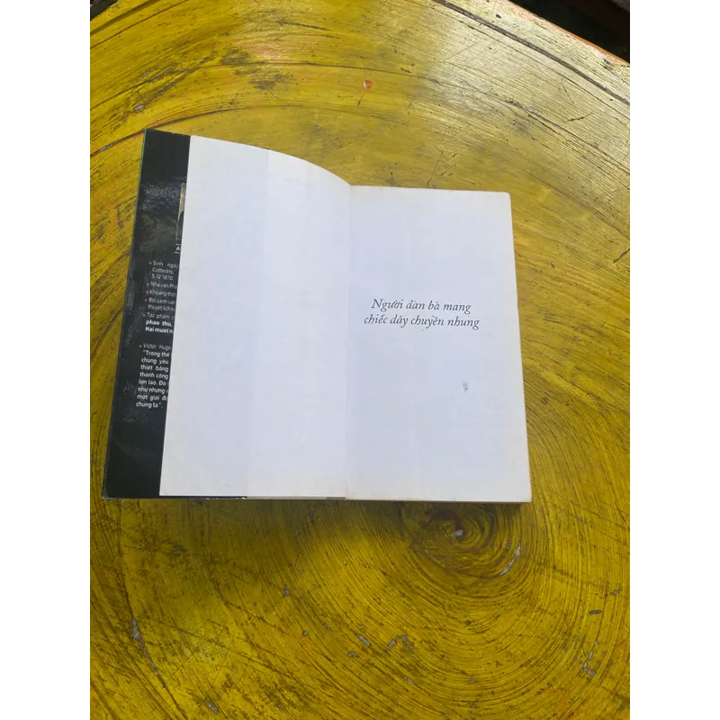 NGƯỜI ĐÀN BÀ MANG DÂY CHUYỀN NHUNG- TRUYỆN MA CỦA ALEXANDRE DUMAS 557450