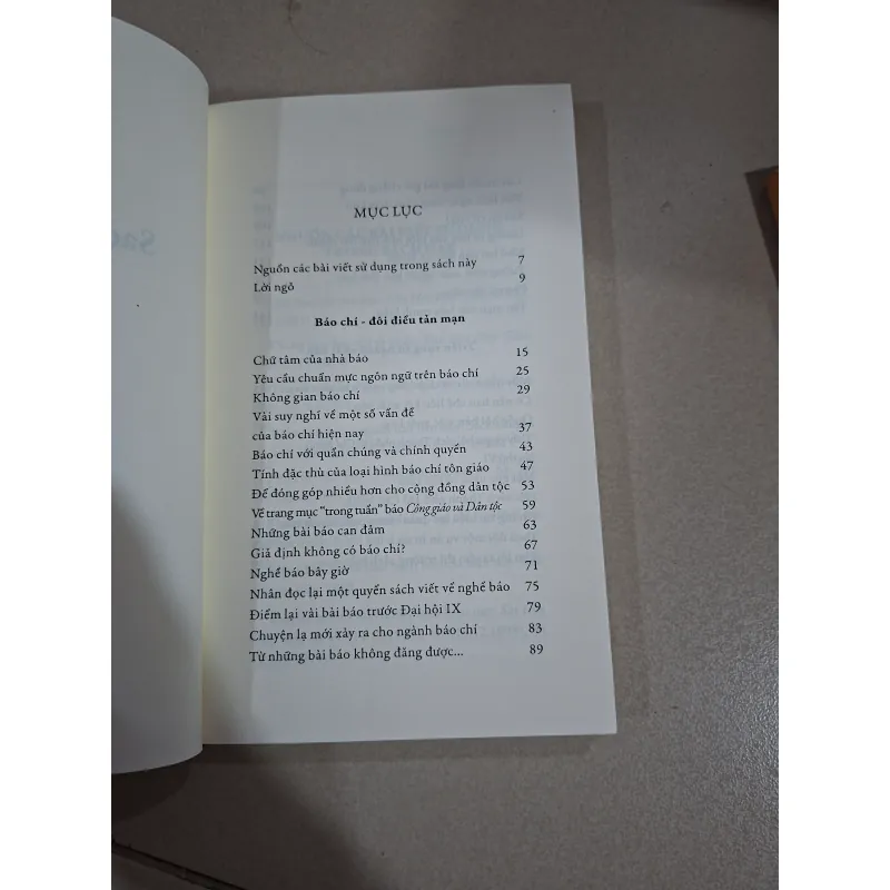 Sao lại cứ viết của trần văn chánh ( sách có chữ kí tác giả ) 1002657