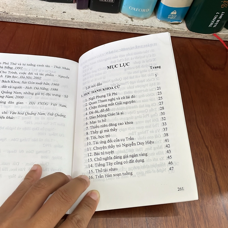 II Sách Lịch Sử: Giai Thoại Đất Quảng - Hoàng Hương Việt (Sưu Tầm) - 2004 543282