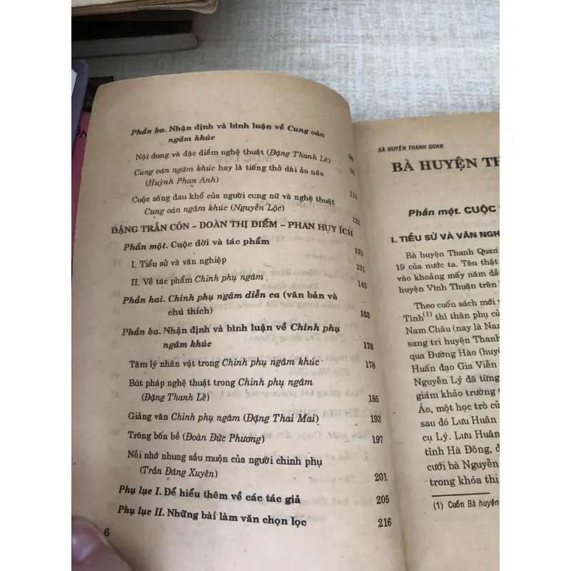 Tủ sách văn học trong nhà trường  995230