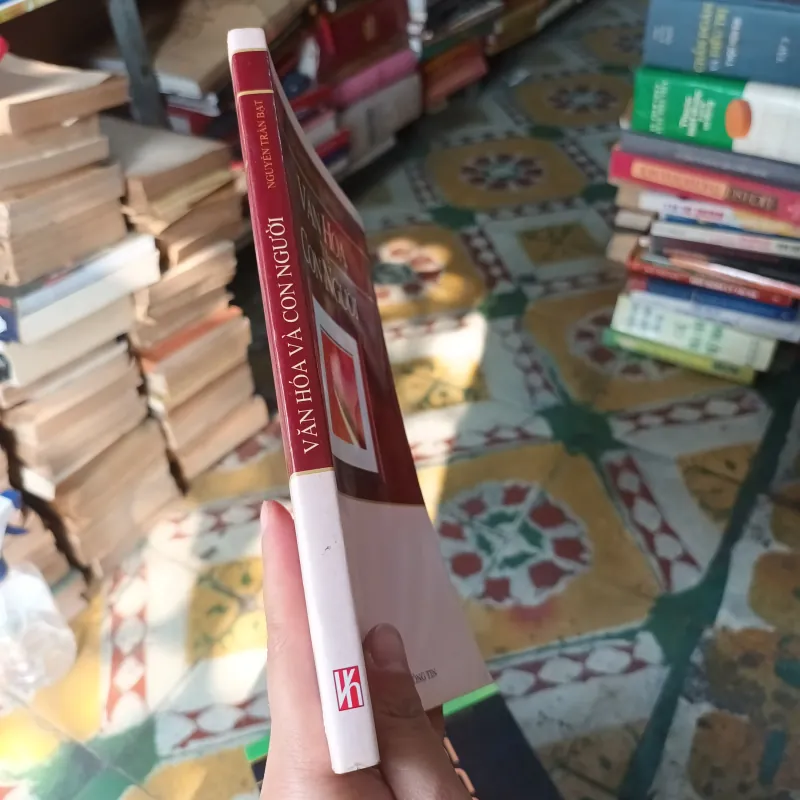 Văn Hóa Và Con Người - Nguyễn Trần Bạt 761468