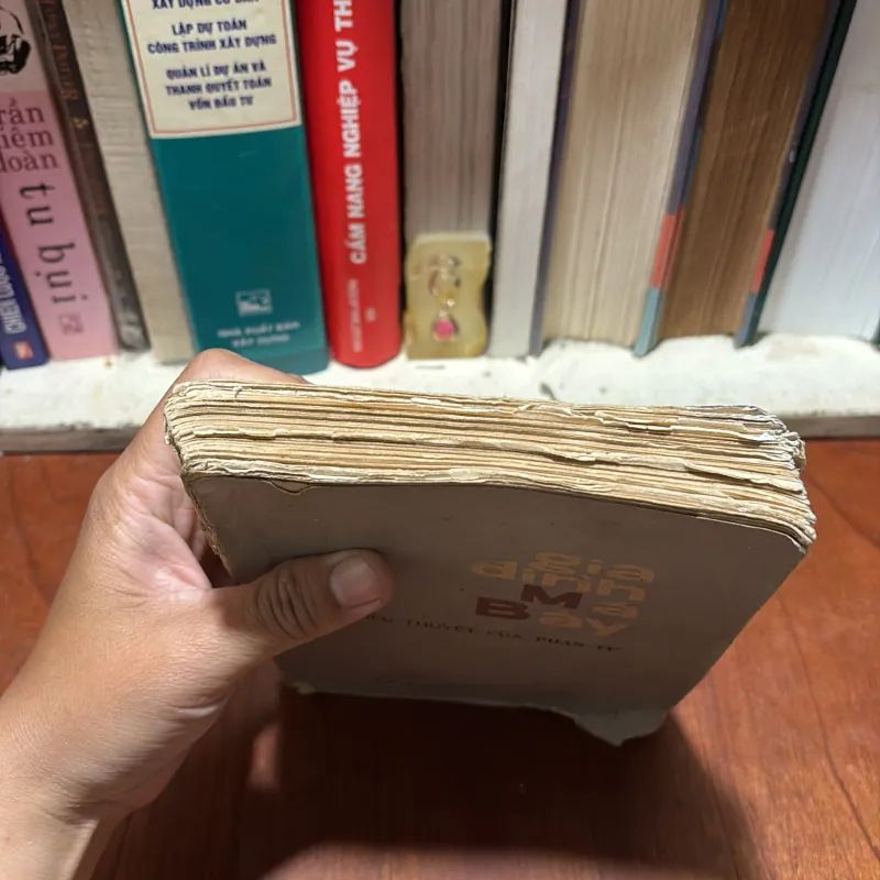 [Sách 7x] - II Tiểu Thuyết Của Phan Tứ: Gia Đình Má Bảy - 1975 797180