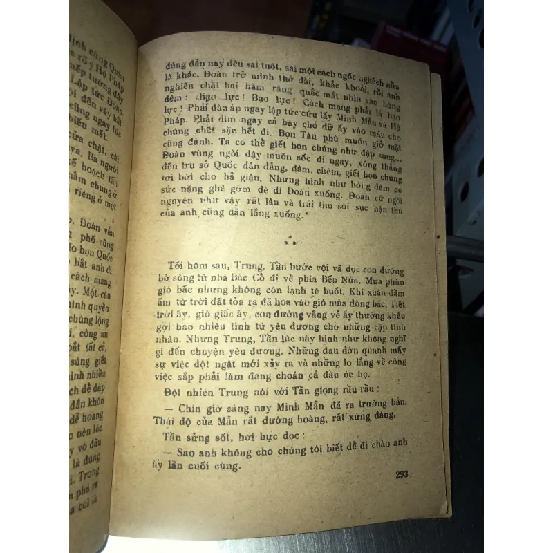 Hai trận tuyến - Hà Minh Tuân 799740