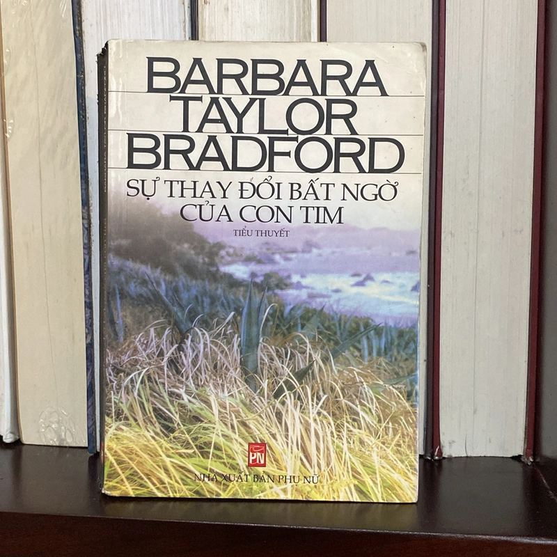 SỰ THAY ĐỔI BẤT NGỜ CỦA CON TIM - BARBARA TAYLOR BRADFORD (XB 2002) 470792