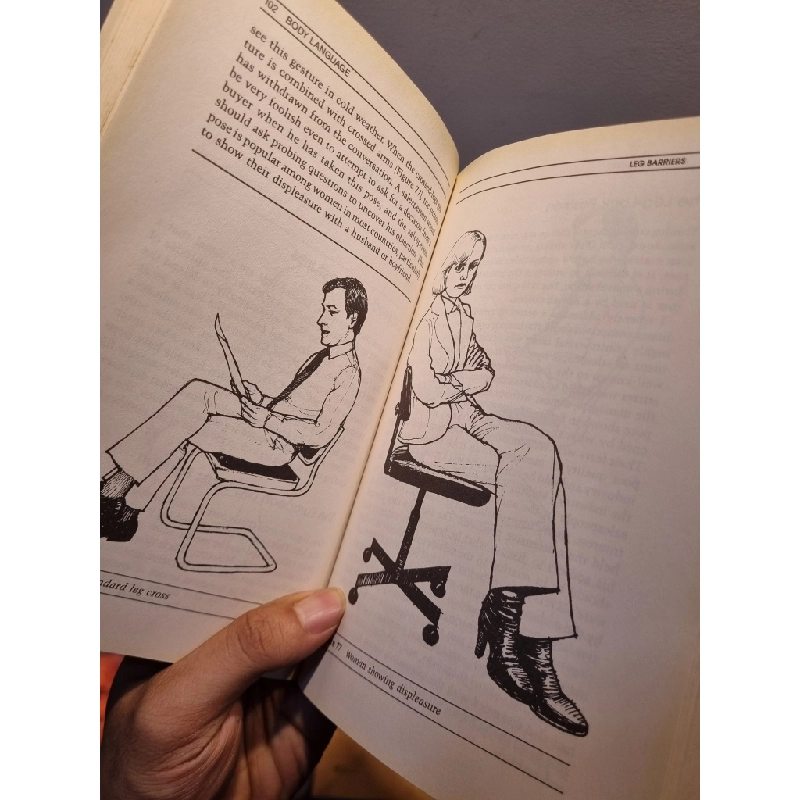 BODY LANGUAGE : How To Read Others' Thoughts By Their Gestures - Allan Pease 186137