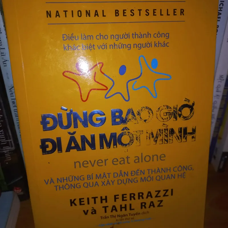 Đừng bao giờ đi ăn một mình 569964