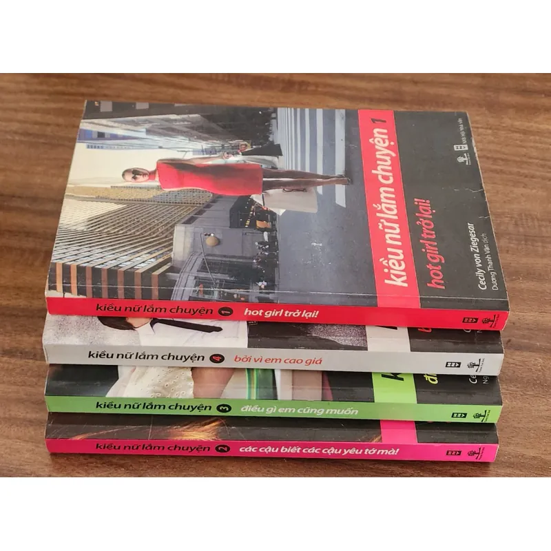 Bộ 4 tập KIỀU NỮ LẮM CHUYỆN - Cecily von Ziegesar 714146