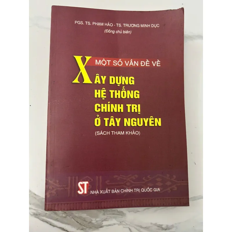 Xây Dựng Hệ Thống Chính Trị Ở Tây Nguyên: Một số vấn đề 705865
