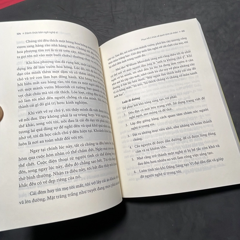 Đánh thức bản ngã nghệ sĩ Julia Cameron 316945