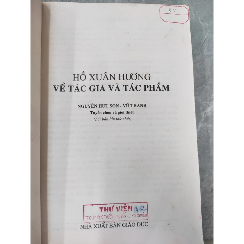 Hồ Xuân Hương về tác giả và tác phẩm 323784