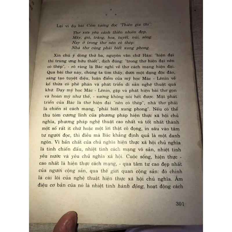 Thơ Hồ Chí Minh Và Lời Bình 971711