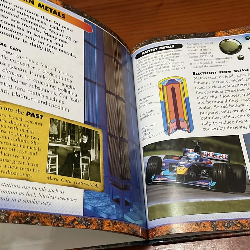 PICTURE BOOK Science files metals 536342