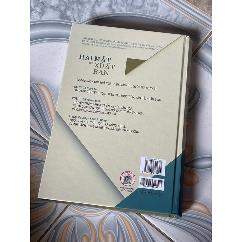 Hai mặt của xuất bản  550580