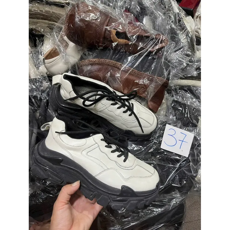 Giày thể thao nữ chất da . 608200