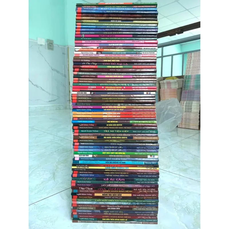 Sách Người khăn trắng 934640