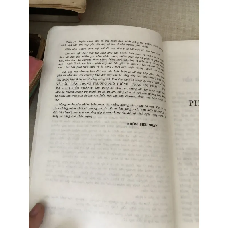 Nhà văn và tác phẩm trong nhà trường 995242