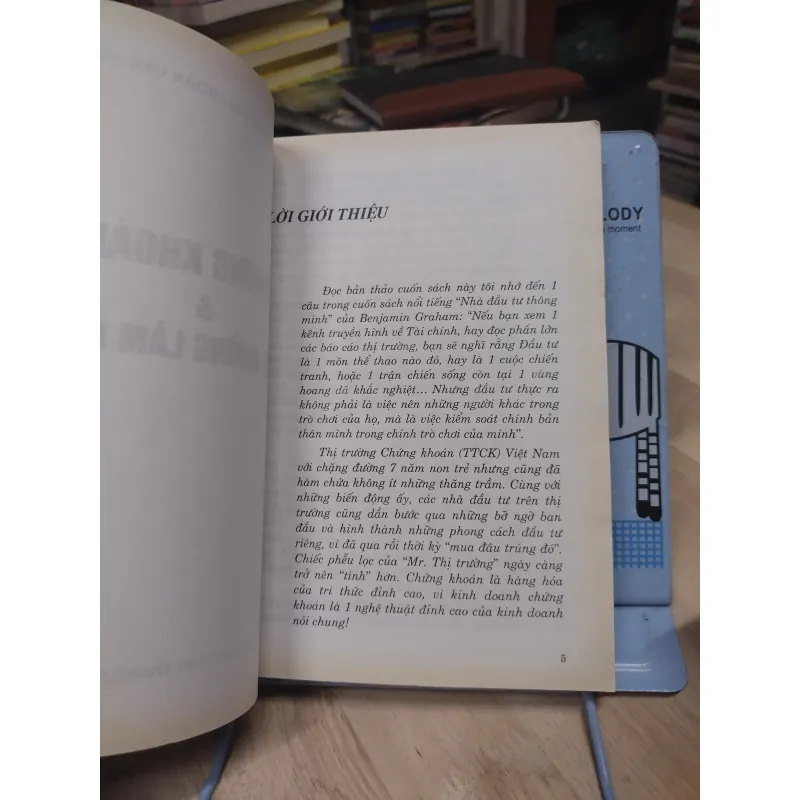 Sách: Chứng khoán và con đường làm giàu - TG: Phan thế Hải (B1) 778048