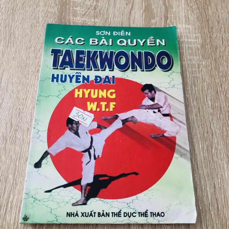 CÁC BÀI QUYỀN TAEKWONDO HUYỀN ĐAI - 127 trang, nxb: 2000 359599