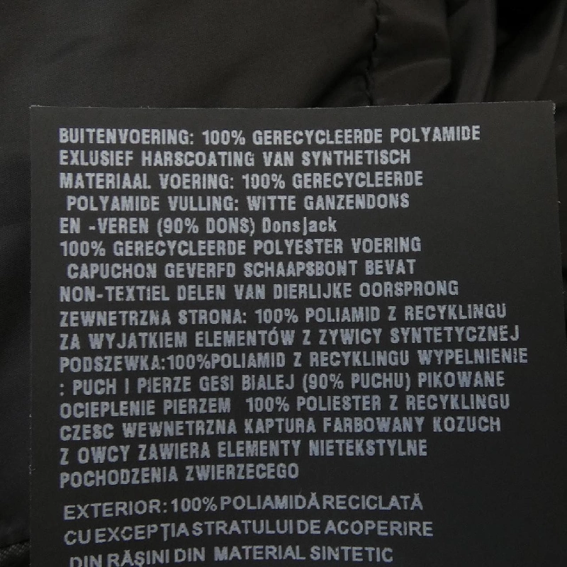 Áo khoác lông vũ PRADA với logo hình tam giác 29X808 S202 1WQ8 629569