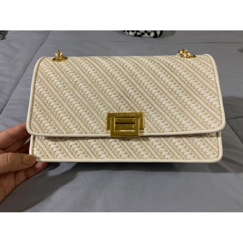 Túi CHARLES & KEITH trắng sz 25cm new 98% 283640