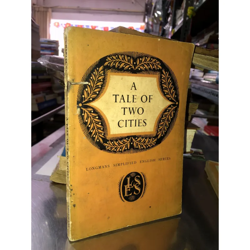 A tale of two cities - Charles Dickens 1050862