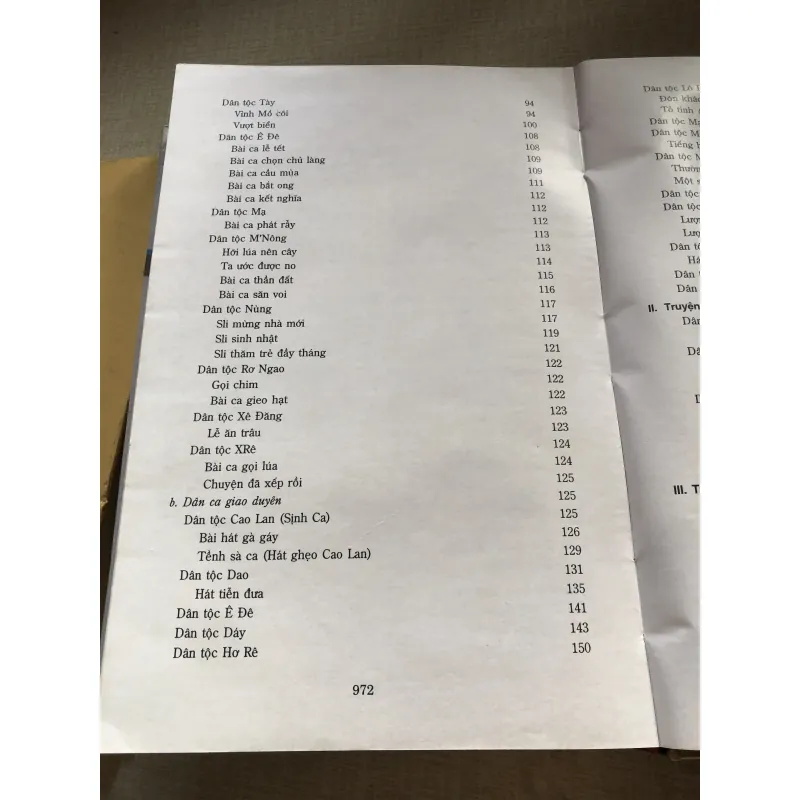 Tinh tuyến văn học Việt Nam-Văn học các dân tộc thiểu số 992367