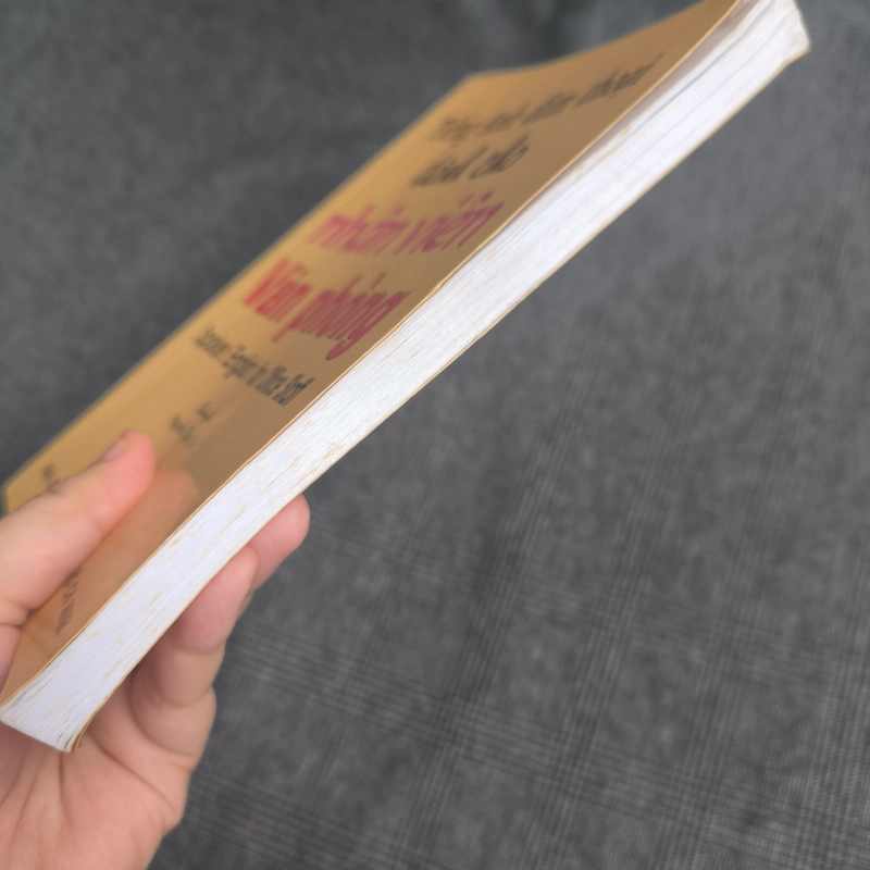 Tiếng Anh Đàm Thoại Dành Cho Nhân Viên Văn Phòng - Nguyễn Thành Yến (Biên dịch) 550733