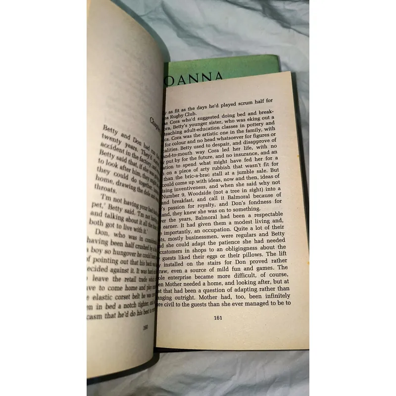 MUA 1 TẶNG 1: JOANNA TROLLOPE (Khổ lớn bìa cứng, tặng 1 khổ trung bìa mềm) 732531