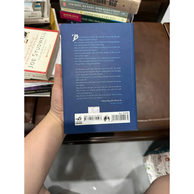 Tuổi trẻ đáng giá bao nhiêu?- K5 1032694