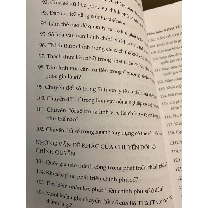 Hỏi đáp về chuyển đổi số-Tác giả: Hồ Tú Bảo,Nguyễn Huy Dũng,Nguyễn Nhật Quang-NXB Thông tin và truyền thông- Sách mới 90% 443208