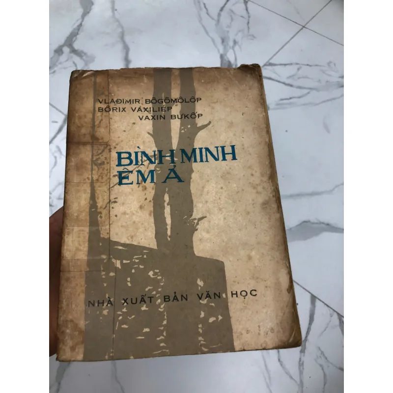 Bình minh êm ả – Tác giả: Vlôđimia Bôgômôlôp, Bôríx Váxilép, Váxin Búkôp 600288