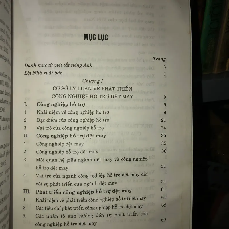 Phát triển công nghiệp hỗ trợ dệt may của Việt Nam trong bối cảnh hội nhập quốc tế  561366