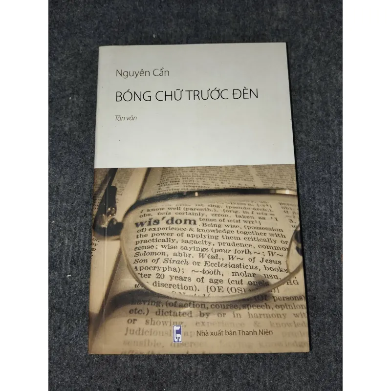 BÓNG CHỮ TRƯỚC ĐÈN 991052