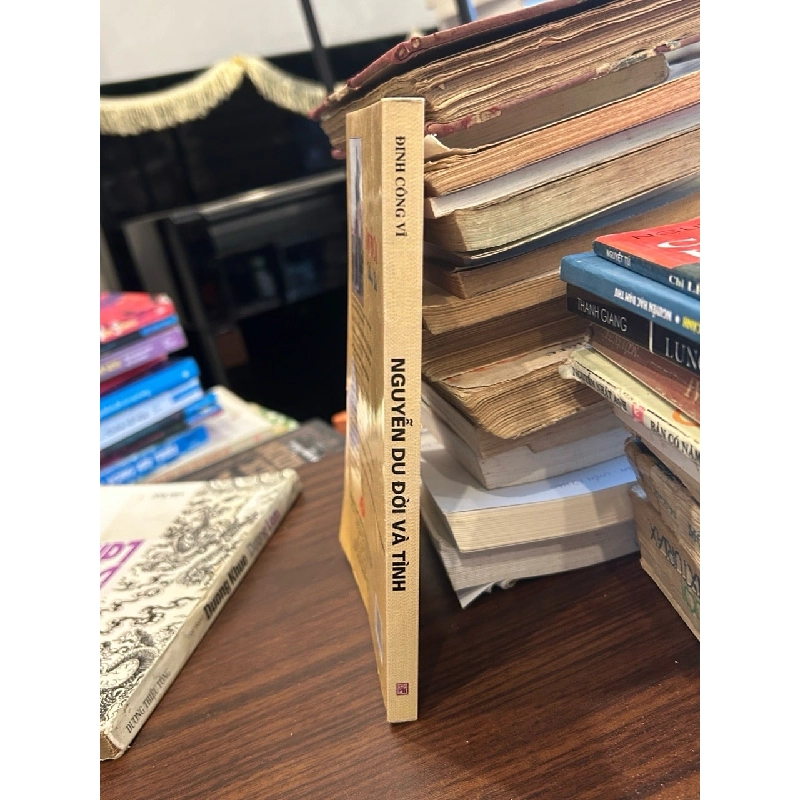 Nguyễn Du đời và tình- Đinh Công Vĩ 930753