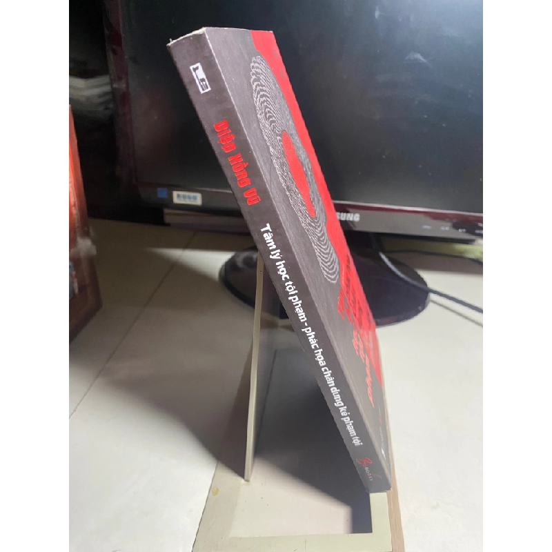 Tâm Lý Học Tội Phạm - Phác Họa Chân Dung Kẻ Phạm Tội -Tác giả Diệp Hồng Vũ -NXB Thanh Niên-Năm XB 2021 -Kích Thước Bao Bì d24 x 16 cm x 1.4 -Số trang 280 -Hình thức: Bìa Mềm - Sách mới 95% 446296