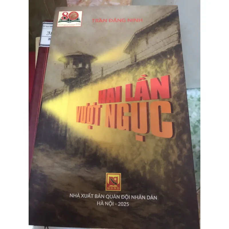 hai lần vượt ngục 784121