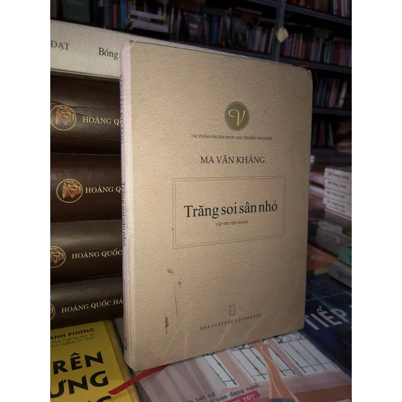 Trăng soi sân nhỏ - Ma Văn Kháng  711367