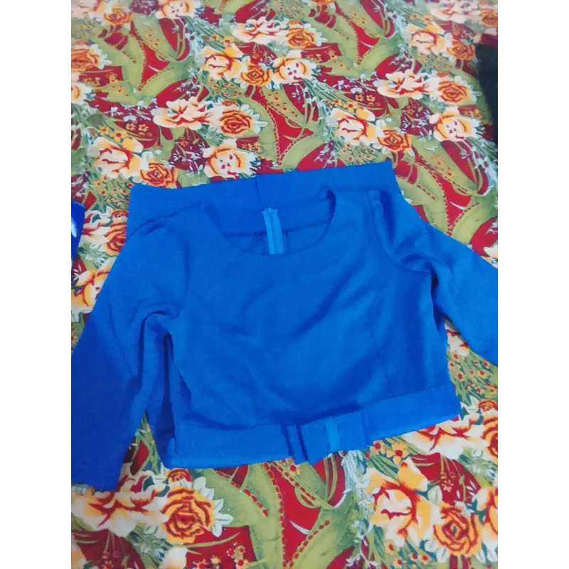 Váy màu xanh dương  687978