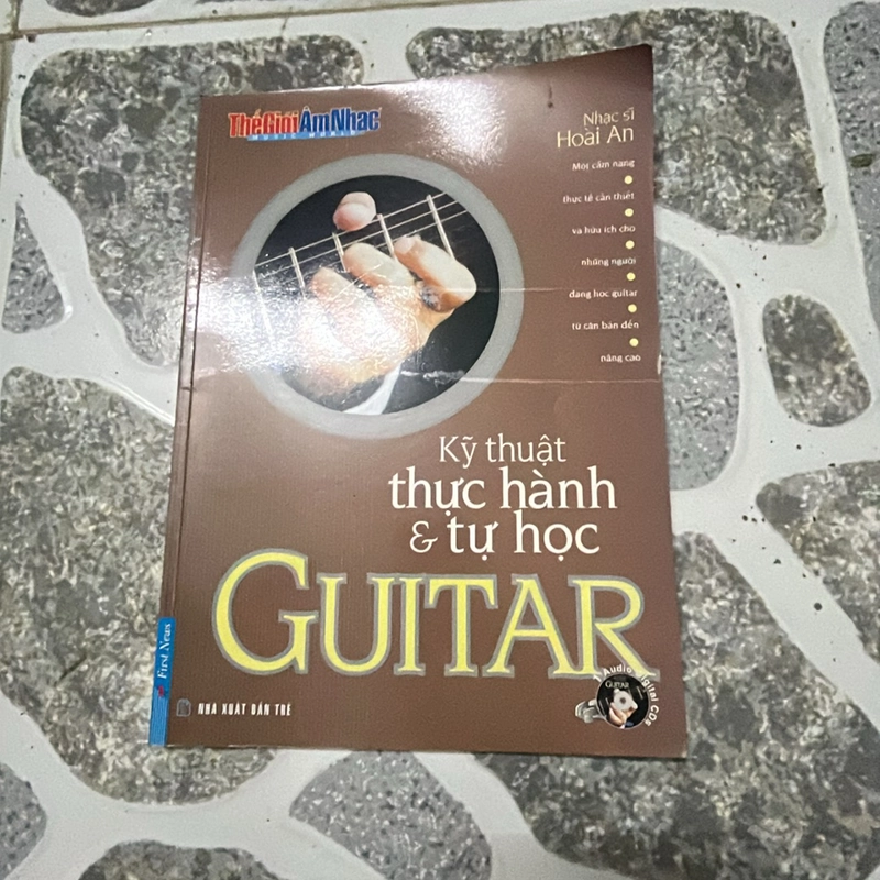 Kỹ thuật thực hành và tự học guitar 292250