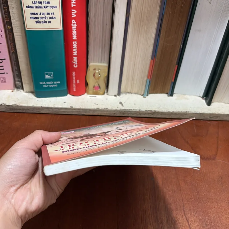 II Sách Lịch Sử: Hồ Chí Minh Với Nhân Dân Lào - 2005 800355