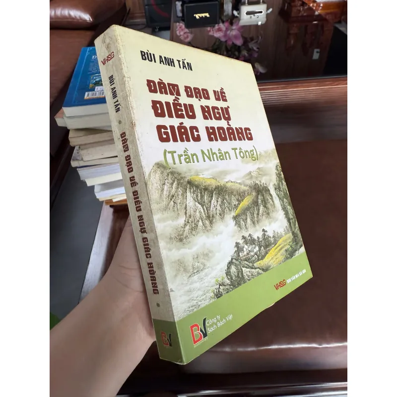 ĐÀY ĐỌA VỀ DIỆU NGỘ GIÁC HOÀNG (TRẦN NHÂN TÔNG) – BÙI ANH TẤN 976019